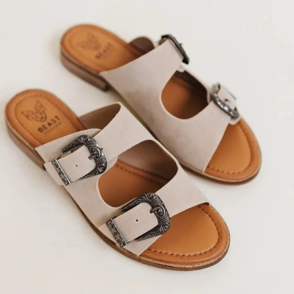Beast Tan Suede Western Buckle Slip On Slide Sandals in Sand New - Picture 2 of 8